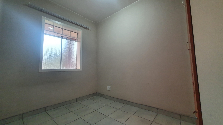 To Let 2 Bedroom Property for Rent in South Hills Gauteng