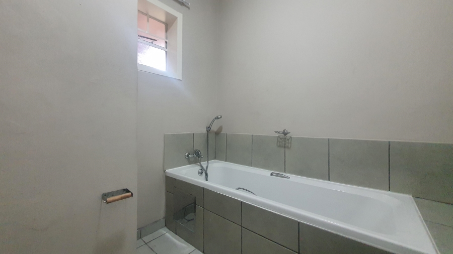 To Let 2 Bedroom Property for Rent in South Hills Gauteng