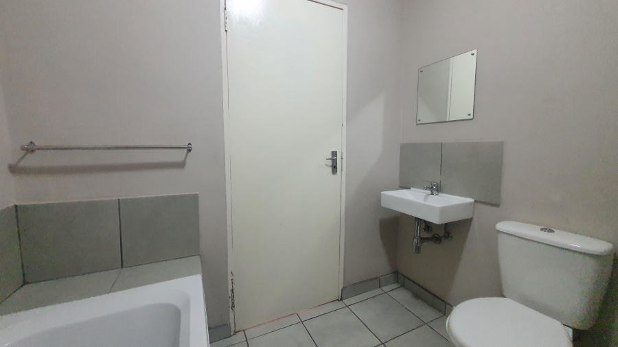 To Let 2 Bedroom Property for Rent in South Hills Gauteng