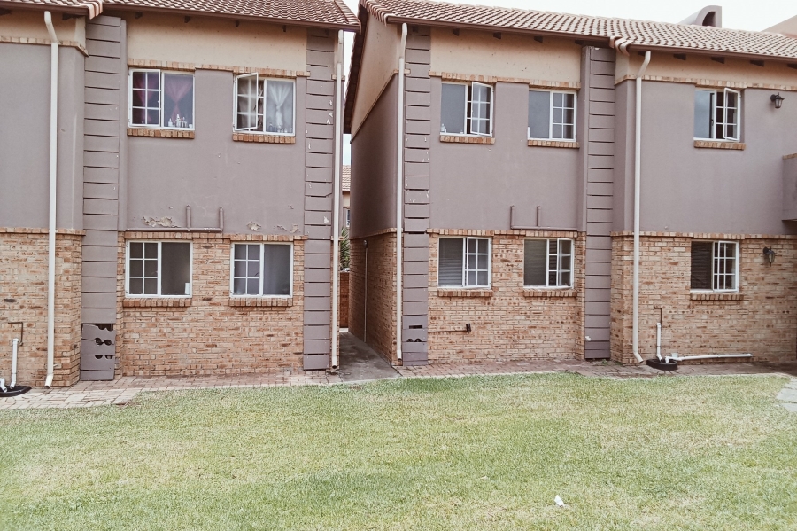 2 Bedroom Property for Sale in Noordwyk Gauteng