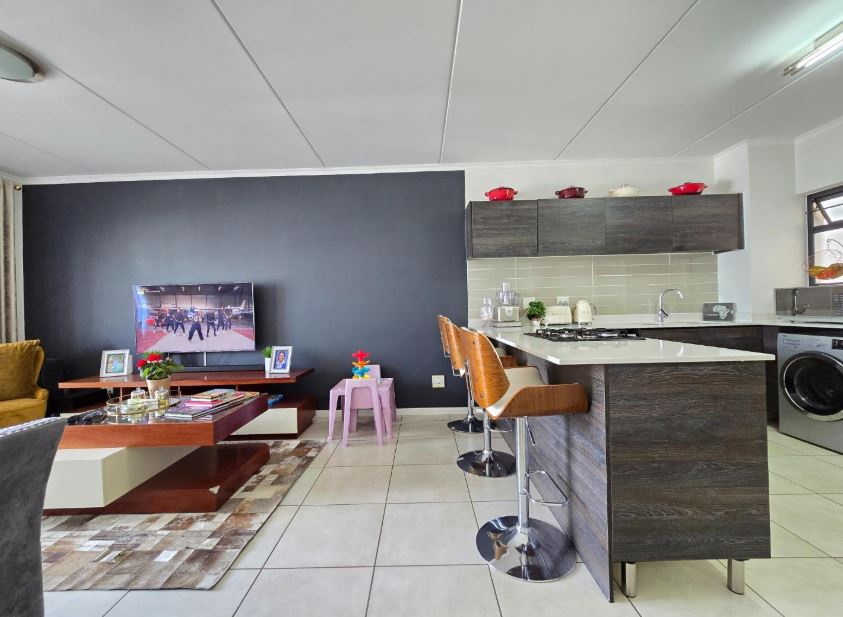3 Bedroom Property for Sale in Oakdene Gauteng