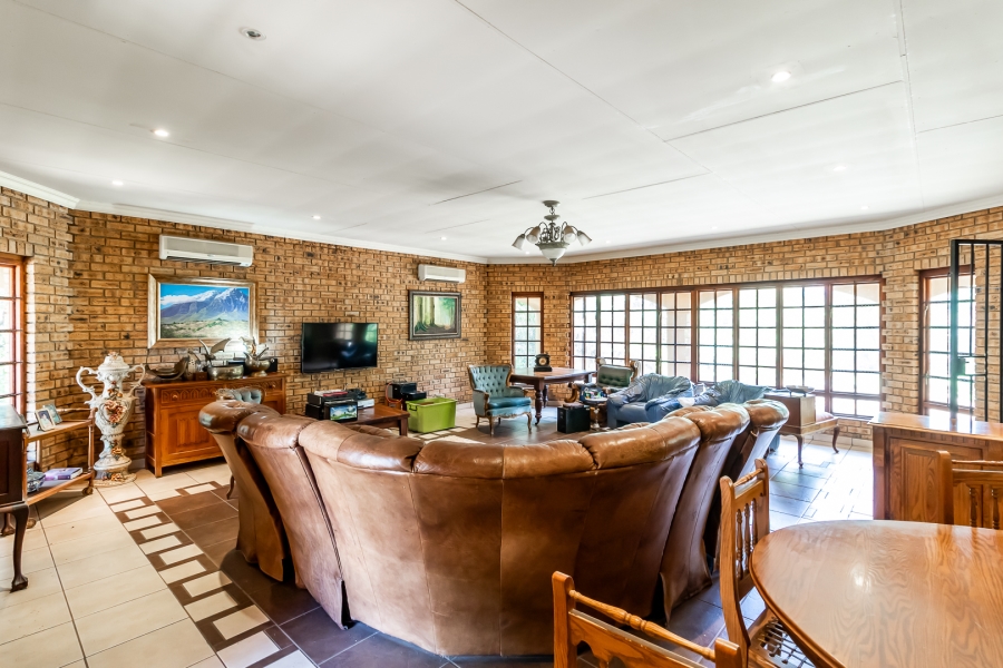 6 Bedroom Property for Sale in Kameeldrift East Gauteng