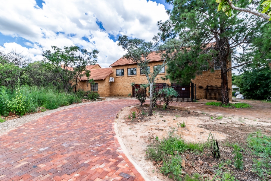 6 Bedroom Property for Sale in Kameeldrift East Gauteng