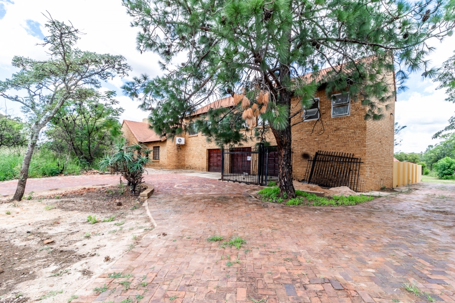 6 Bedroom Property for Sale in Kameeldrift East Gauteng