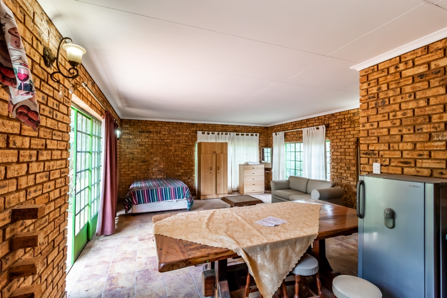 6 Bedroom Property for Sale in Kameeldrift East Gauteng