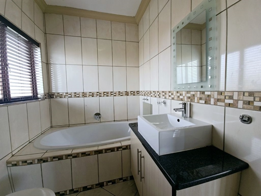 3 Bedroom Property for Sale in Rose Acres Estate Gauteng