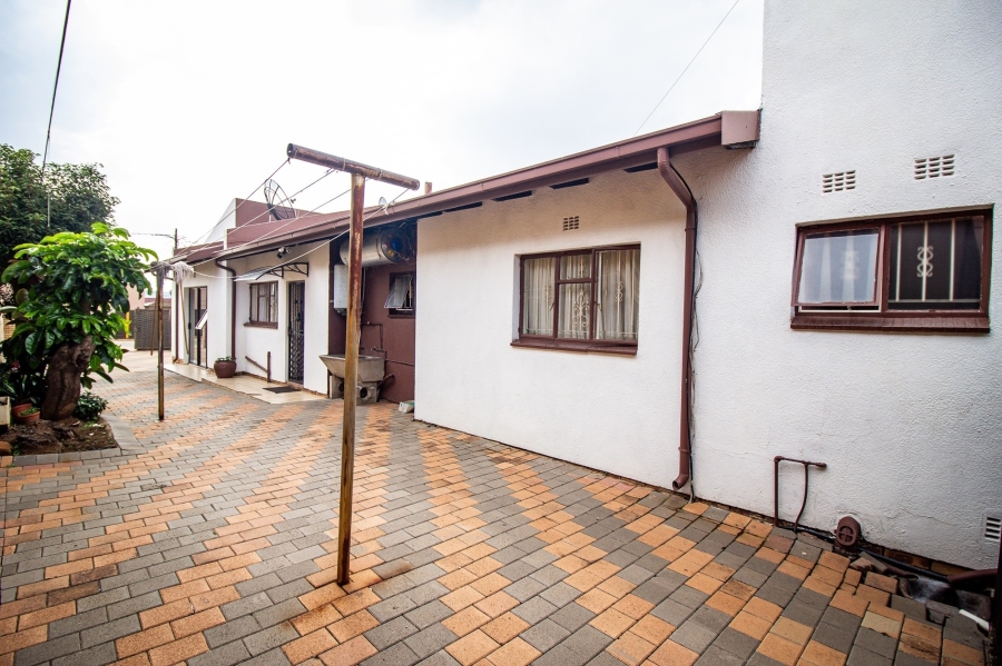 4 Bedroom Property for Sale in Moroka Gauteng