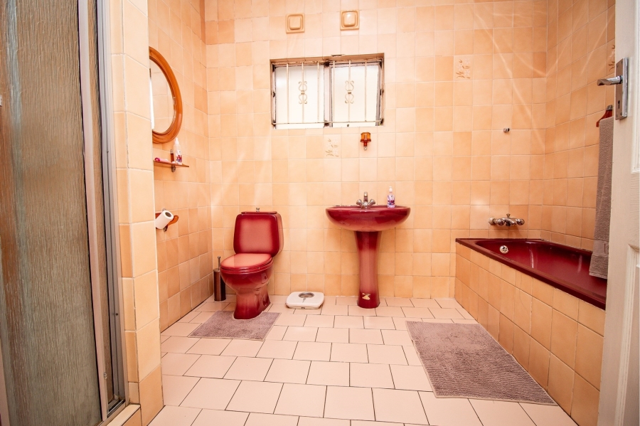 4 Bedroom Property for Sale in Moroka Gauteng