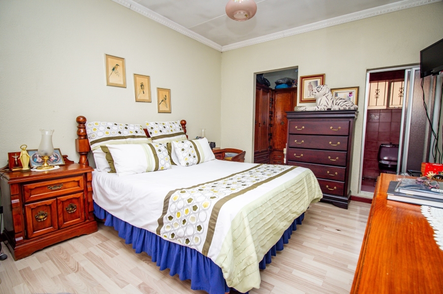 4 Bedroom Property for Sale in Moroka Gauteng