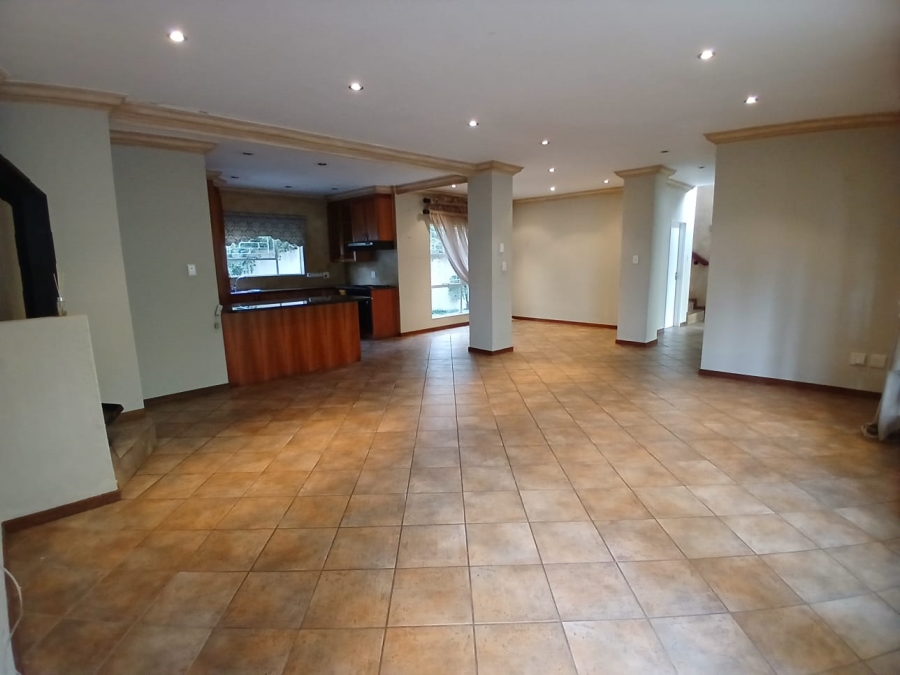 4 Bedroom Property for Sale in Glen Marais Gauteng