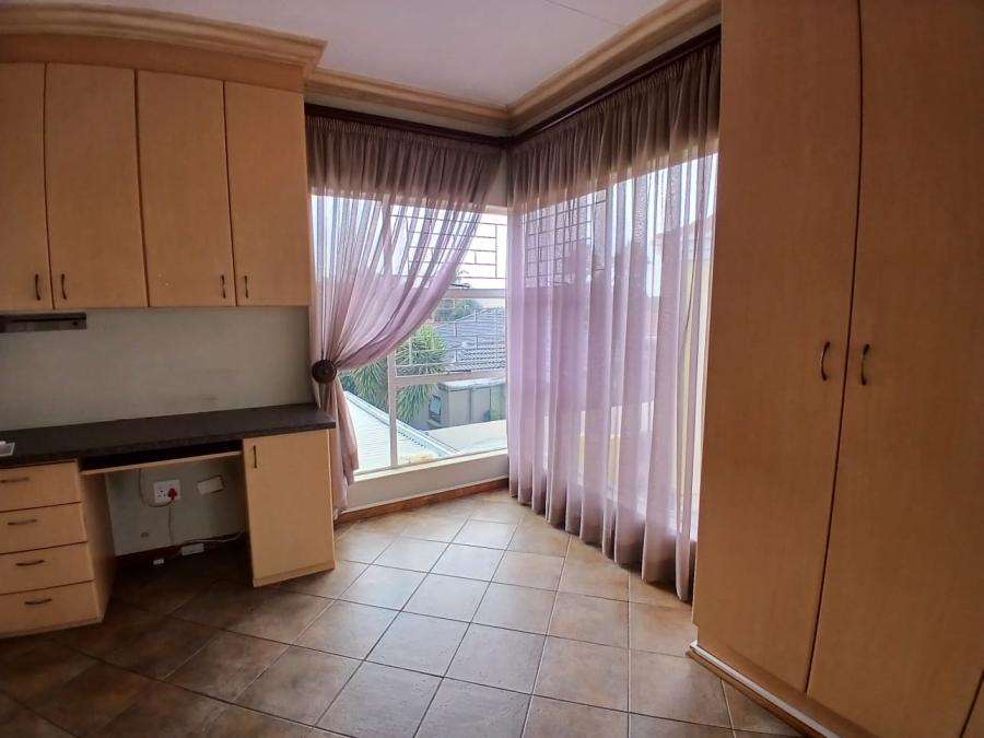 4 Bedroom Property for Sale in Glen Marais Gauteng