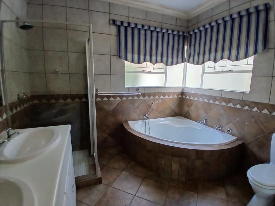 4 Bedroom Property for Sale in Glen Marais Gauteng