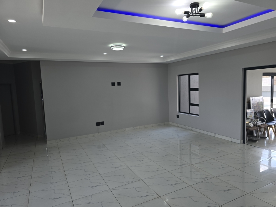 5 Bedroom Property for Sale in Six Fountains Residential Estate Gauteng