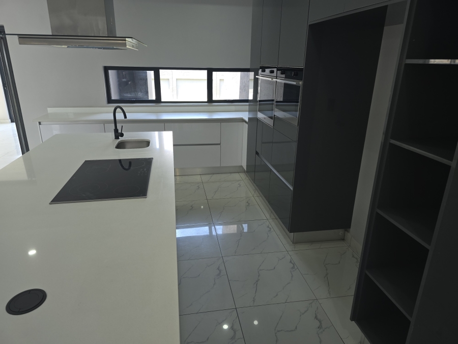 5 Bedroom Property for Sale in Six Fountains Residential Estate Gauteng