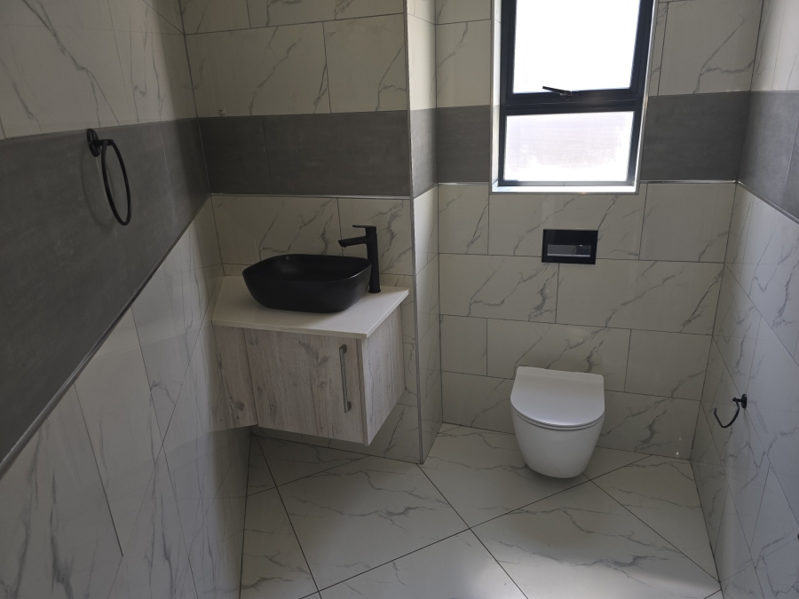 5 Bedroom Property for Sale in Six Fountains Residential Estate Gauteng