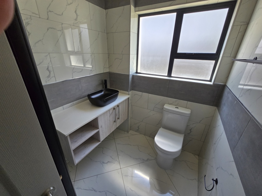 5 Bedroom Property for Sale in Six Fountains Residential Estate Gauteng
