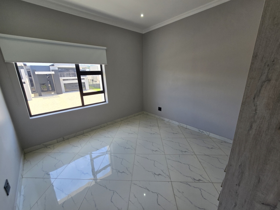 5 Bedroom Property for Sale in Six Fountains Residential Estate Gauteng
