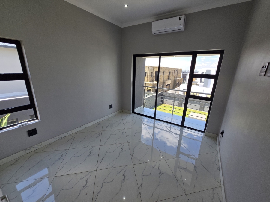 5 Bedroom Property for Sale in Six Fountains Residential Estate Gauteng