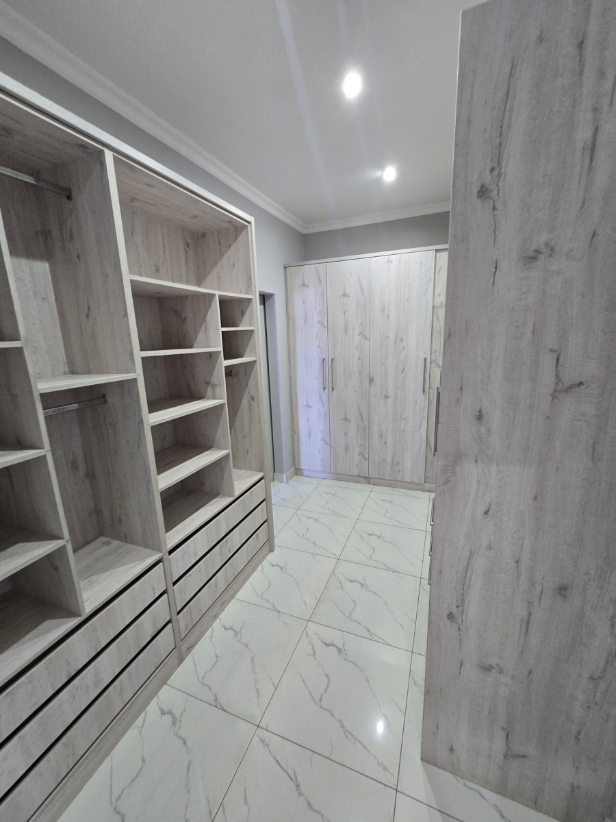 5 Bedroom Property for Sale in Six Fountains Residential Estate Gauteng