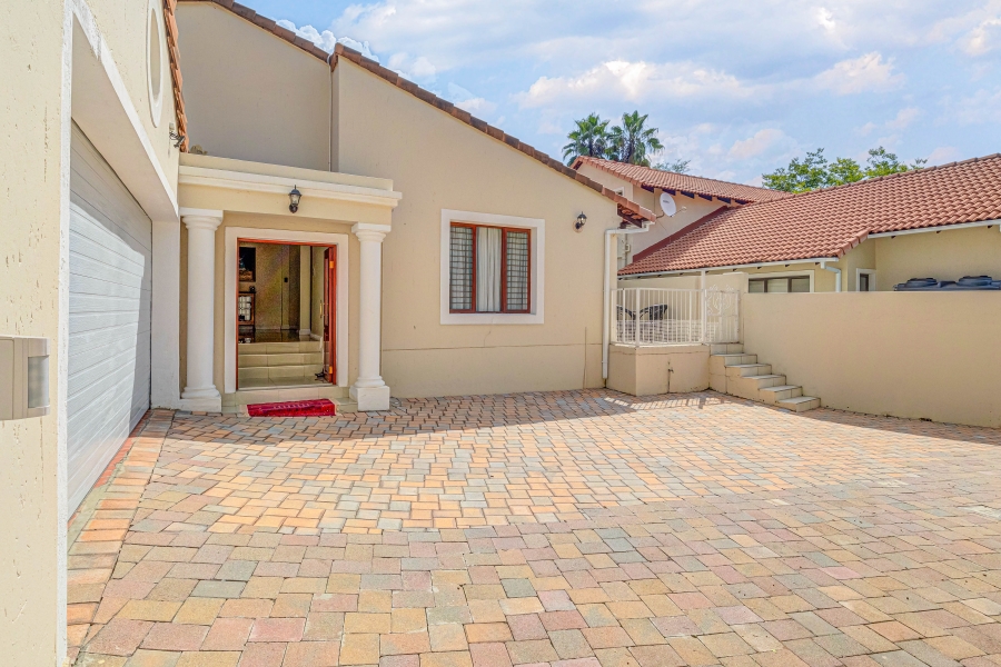 3 Bedroom Property for Sale in Lonehill Gauteng