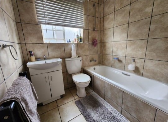 2 Bedroom Property for Sale in Glen Marais Gauteng