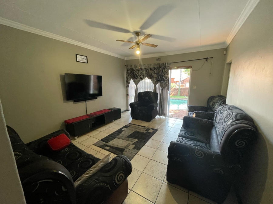 To Let 2 Bedroom Property for Rent in Birchleigh North Gauteng