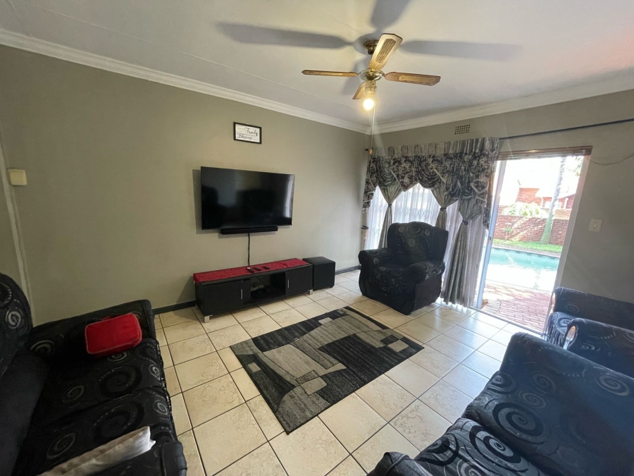 To Let 2 Bedroom Property for Rent in Birchleigh North Gauteng