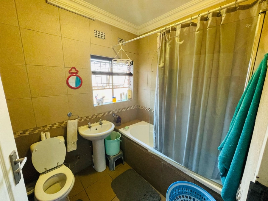 To Let 2 Bedroom Property for Rent in Birchleigh North Gauteng