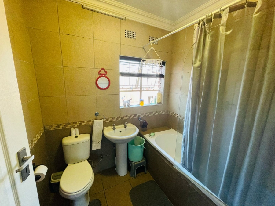 To Let 2 Bedroom Property for Rent in Birchleigh North Gauteng