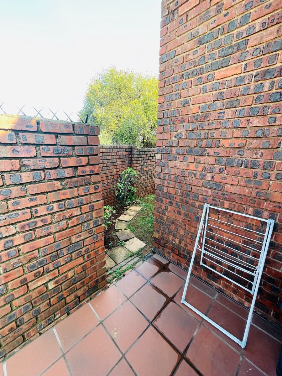 To Let 2 Bedroom Property for Rent in Birchleigh North Gauteng