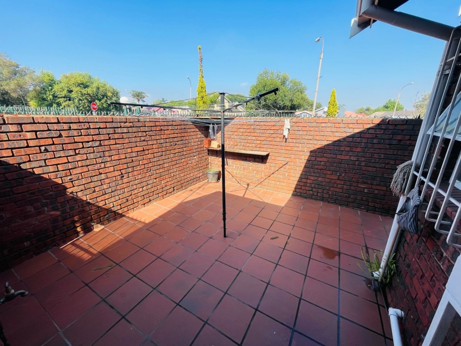 To Let 2 Bedroom Property for Rent in Birchleigh North Gauteng