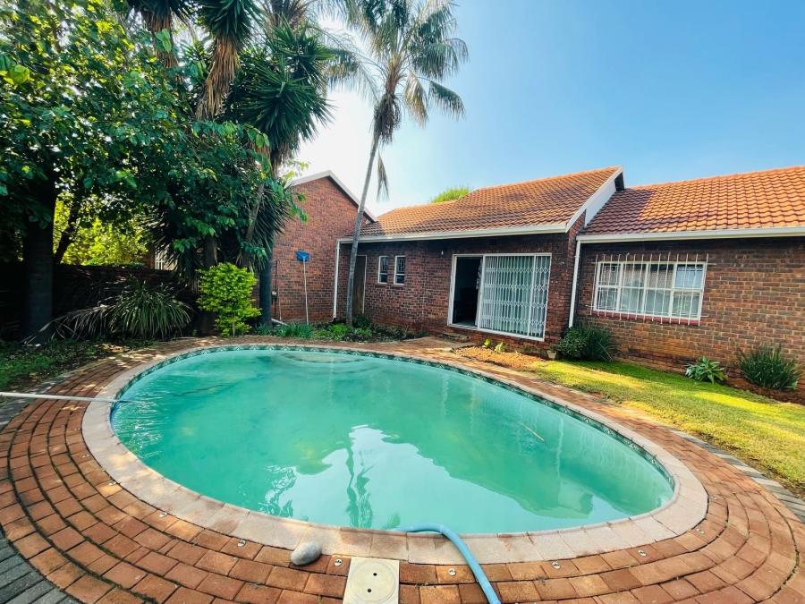 To Let 2 Bedroom Property for Rent in Birchleigh North Gauteng