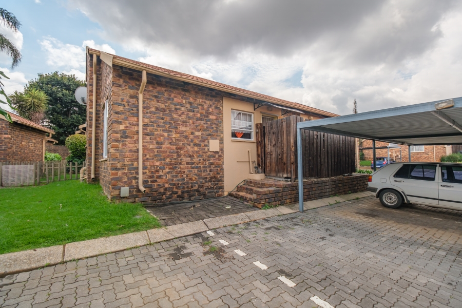 2 Bedroom Property for Sale in Allens Nek Gauteng