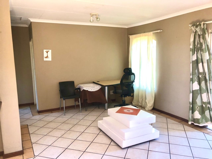 2 Bedroom Property for Sale in Die Hoewes Gauteng