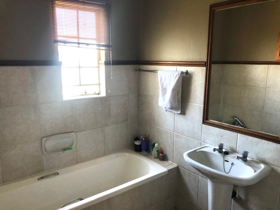 2 Bedroom Property for Sale in Die Hoewes Gauteng