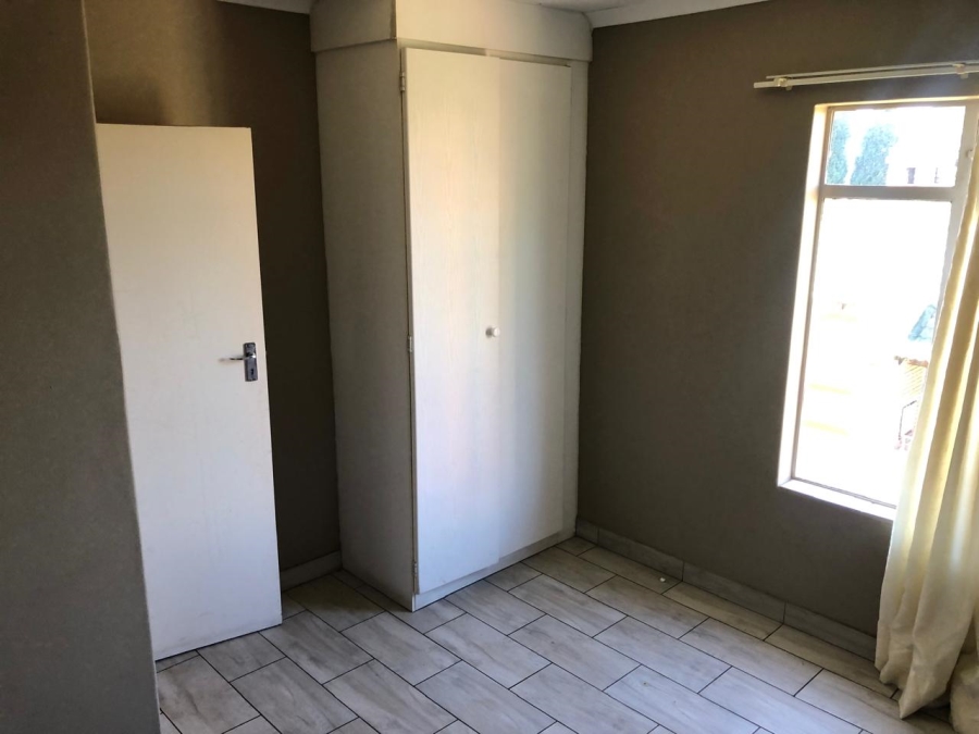 2 Bedroom Property for Sale in Die Hoewes Gauteng