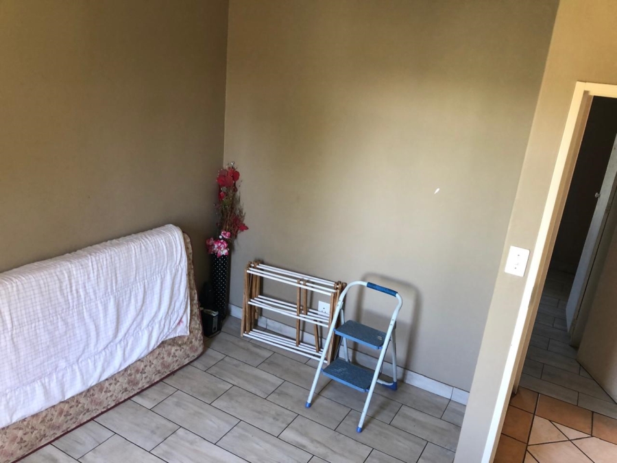 2 Bedroom Property for Sale in Die Hoewes Gauteng