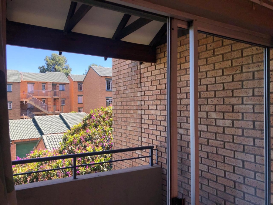 2 Bedroom Property for Sale in Die Hoewes Gauteng