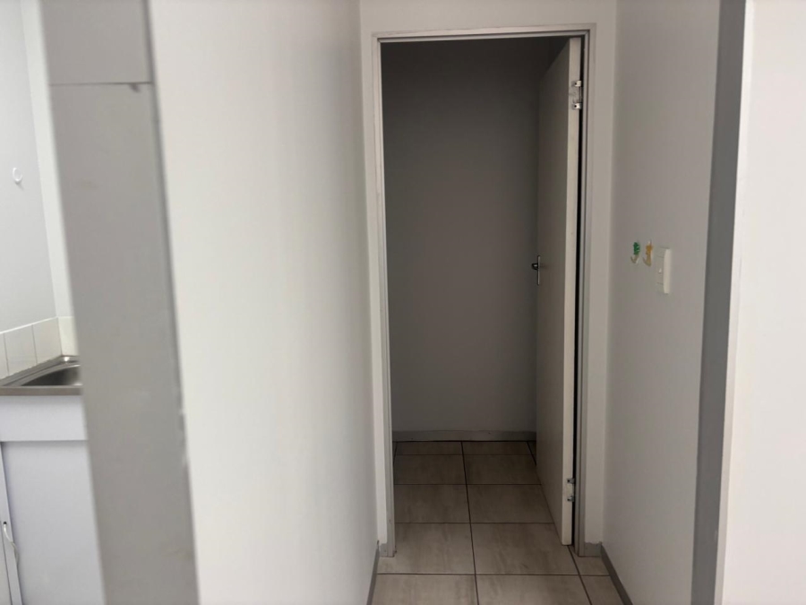 To Let Commercial Property for Rent in Corlett Gardens Gauteng