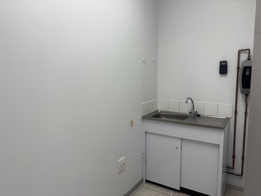 To Let Commercial Property for Rent in Corlett Gardens Gauteng