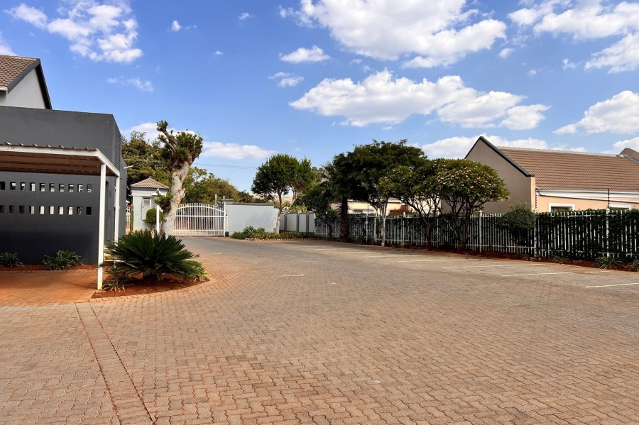 1 Bedroom Property for Sale in Sinoville Gauteng
