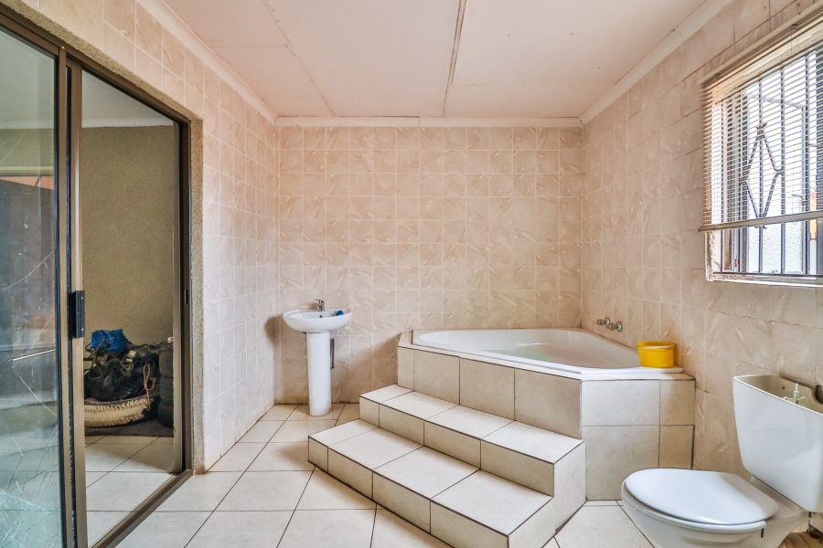 3 Bedroom Property for Sale in Zakariyya Park Gauteng