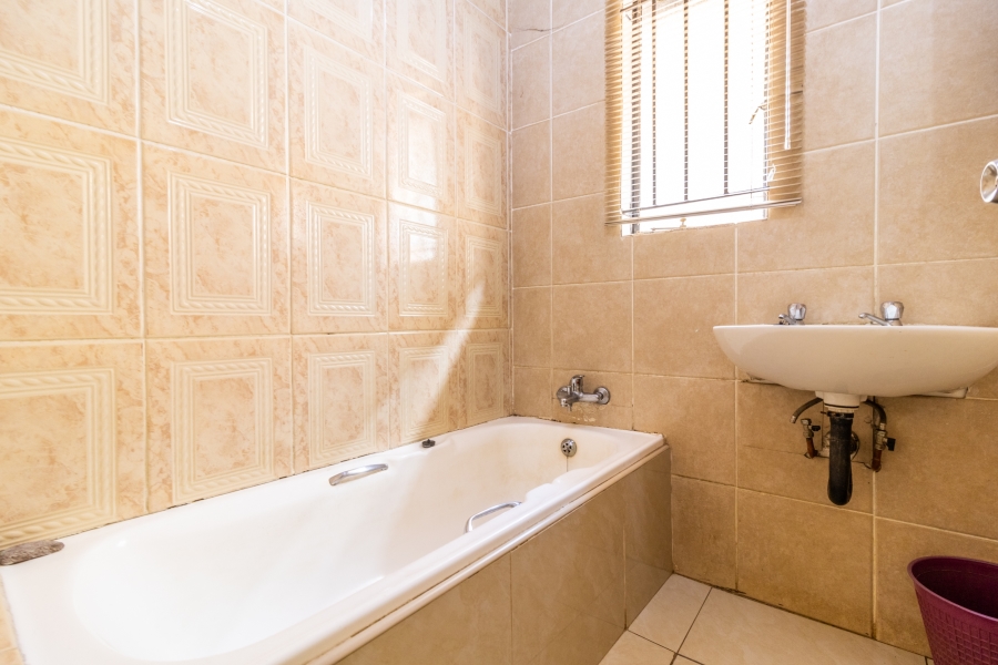 3 Bedroom Property for Sale in Zakariyya Park Gauteng