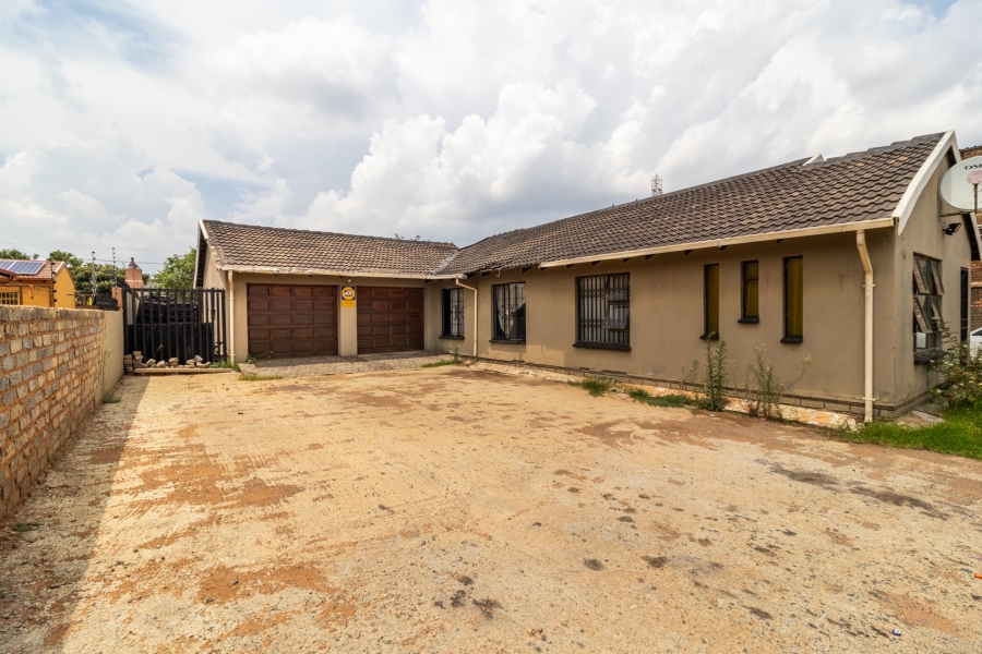 3 Bedroom Property for Sale in Zakariyya Park Gauteng