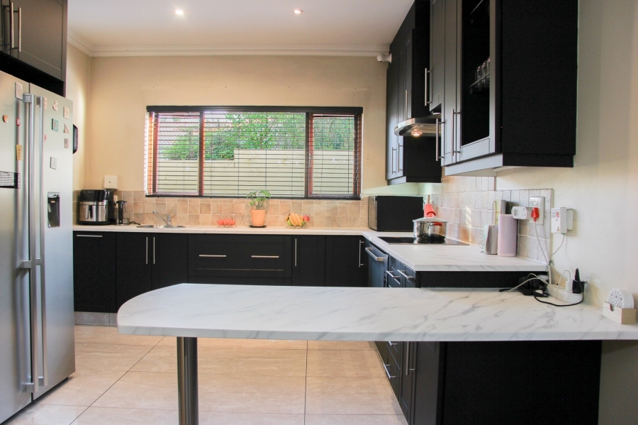 3 Bedroom Property for Sale in Broadacres Gauteng