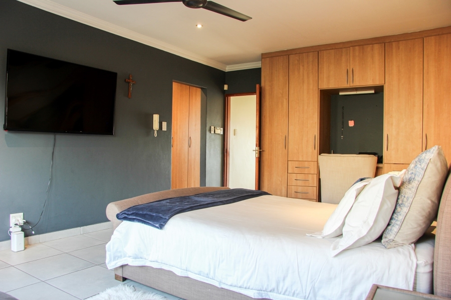 3 Bedroom Property for Sale in Broadacres Gauteng
