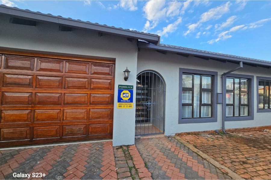 To Let 4 Bedroom Property for Rent in The Orchards Gauteng