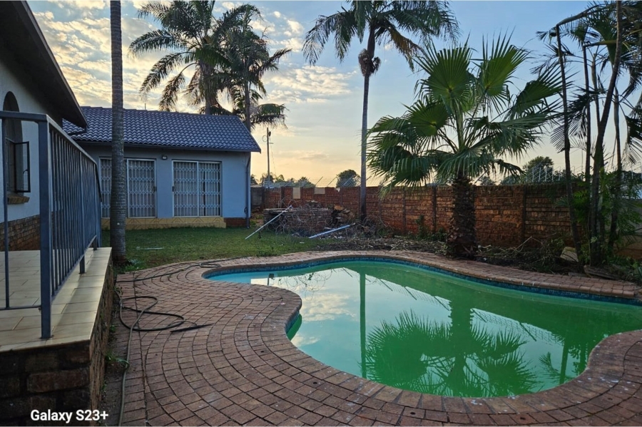 To Let 4 Bedroom Property for Rent in The Orchards Gauteng