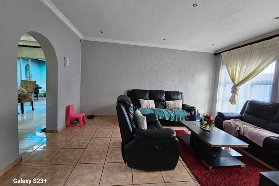 To Let 4 Bedroom Property for Rent in The Orchards Gauteng