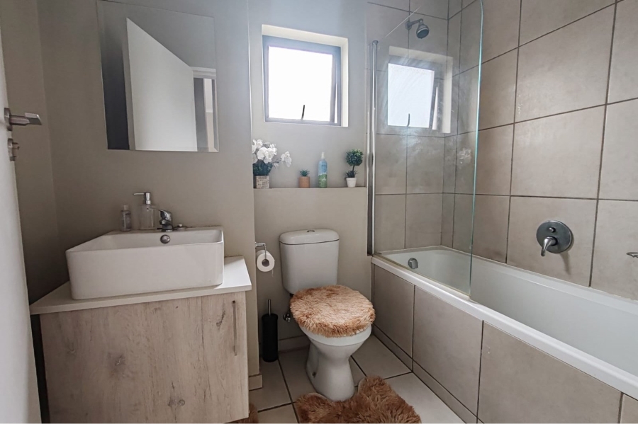 2 Bedroom Property for Sale in Grand Central Gauteng